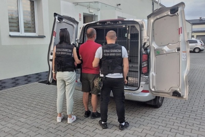Funkcjonariusze Straży Granicznej podczas wykonywania czynności służbowych Funkcjonariusze Straży Granicznej podczas wykonywania czynności służbowych