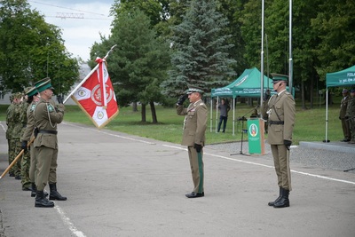 Pierwsi funkcjonariusze służby kontraktowej złożyli ślubowanie Pierwsi funkcjonariusze służby kontraktowej złożyli ślubowanie