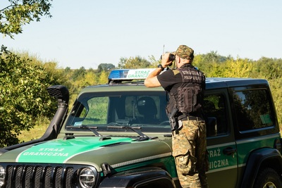 Funkcjonariusze Straży Granicznej podczas wykonywania czynności służbowych Funkcjonariusze Straży Granicznej podczas wykonywania czynności służbowych