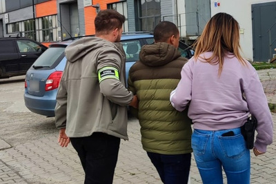 Funkcjonariusze Straży Granicznej podczas wykonywania czynności służbowych Funkcjonariusze Straży Granicznej podczas wykonywania czynności służbowych