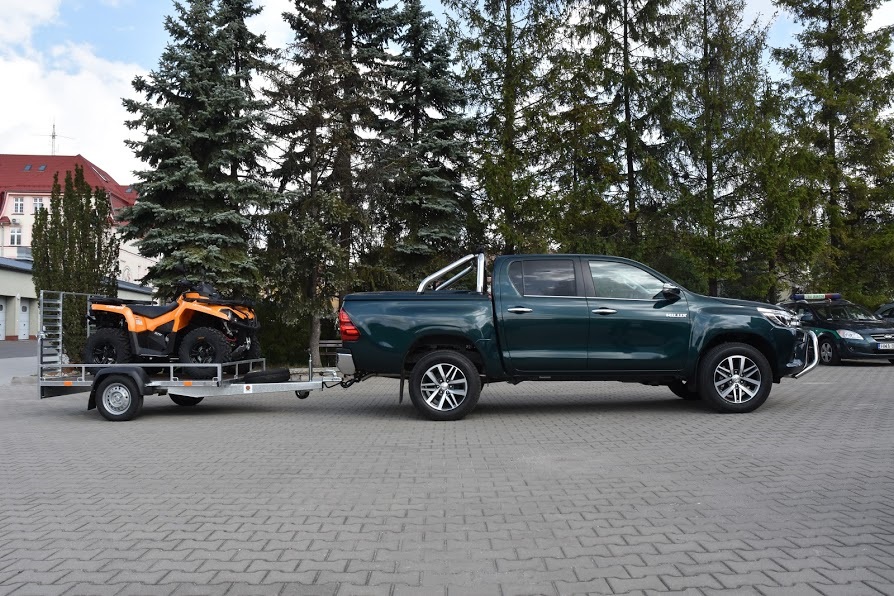 mobilny zestaw ratowniczy (Toyota Hilux z przyczepą WIDPOL oraz pojazdem typu ATV Can AM)