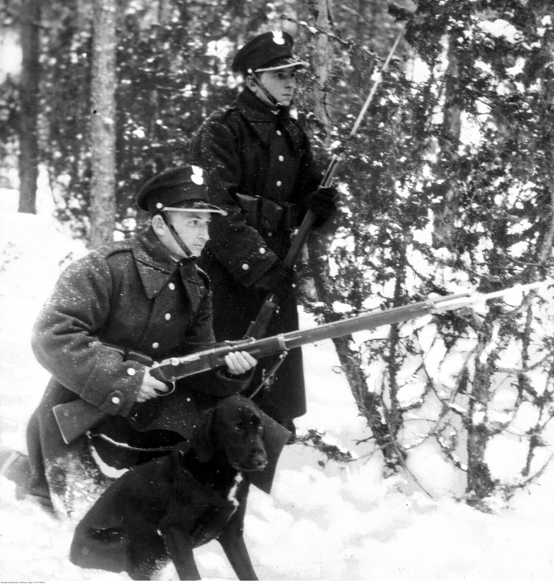 Patrol KOP w zasadzce zimą