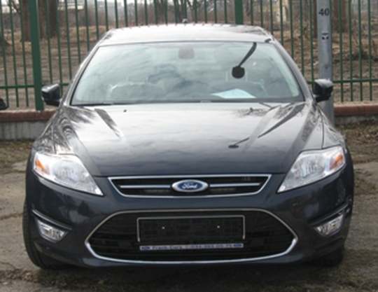 samochód patrolowo-szosowy nieoznakowany uprzywilejowany Ford Mondeo