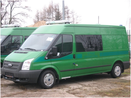 samochód przystosowany do przewozu osób zatrzymanych Ford Transit