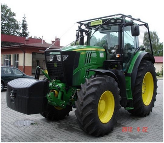 ciągnik rolniczy z napędem 4x4 marki Jonh Deere