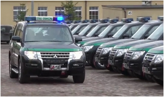 pojazdy terenowe z napędem 4x4 marki Mitsubishi