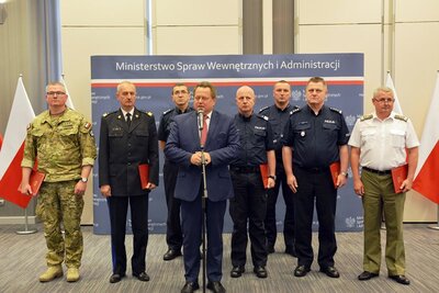 szefowie służb z wiceministrem Zielińskim 