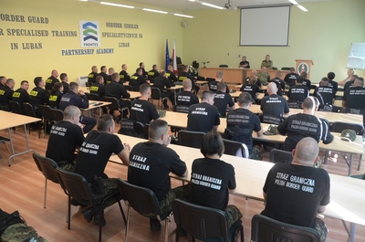 funkcjonariusze podczas szkolenia przed wyjazdem na misję 