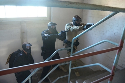 funkcjonariusze podczas szkolenia przed wyjazdem na misję 