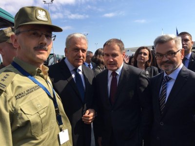 Zastępca Komendanta Głównego SG płk SG Tomasz Praga, Komisarz UE ds. Migracji, Spraw Wewnętrznych i Obywatelskich Dimitris Avramopoulos, Dyrektor Wykonawczy Frontex Fabrice Leggeri i Ambasador RP w Bułgarii Krzysztof Krajewski 
