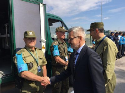 Ambasador RP w Bułgarii Krzysztof Krajewski i Zastępca Komendanta Głównego SG płk. SG Tomasz Praga z funkcjonariuszami SG 
