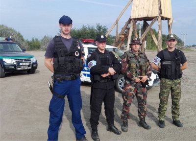 Funkcjonariusze służb Grupy Wyszehradzkiej przed wyruszeniem na wspólny patrol Funkcjonariusze służb Grupy Wyszehradzkiej przed wyruszeniem na wspólny patrol