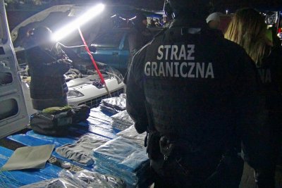 akcja służb na nielegalnym bazarze 