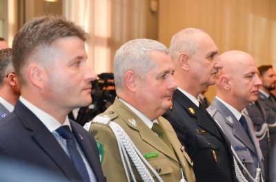 Minister SWiA wyróżnił naszych funkcjonariuszy 