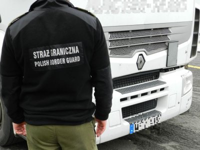 ciężarówka z nielegalnym towarem 