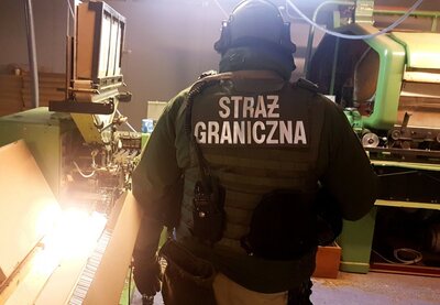 nielegalna wytwórnia papierosów