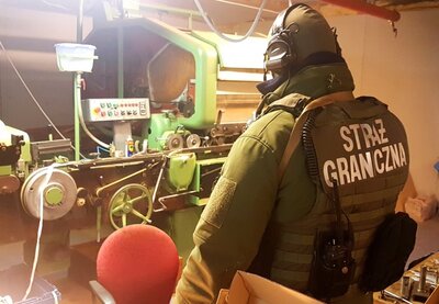 nielegalna wytwórnia papierosów