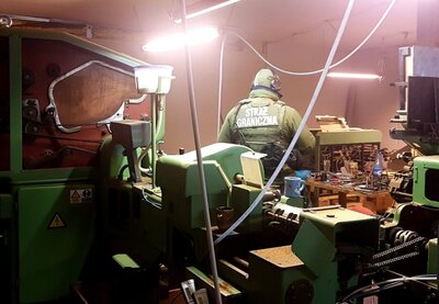 nielegalna wytwórnia papierosów