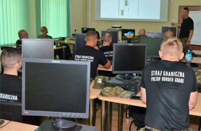 funkcjonariusze SG przygotowują się do wyjazdu na misję 
