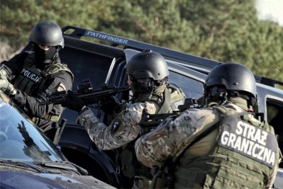 Straż Graniczna i Policja podczas wspólnych działań 
