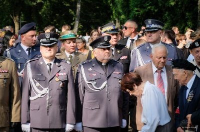 Zastępca Komendanta Głównego SG podczas uroczystości na Cmentarzu Komunalnym (Wojskowym) 