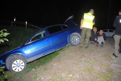 Próbowali uciekać przeładowanym samochodem 