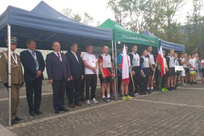 Zakopane. Etap honorowy do Zakopanego, podobnie jak odcinek do Nowego Sącza, prowadził Komendant Karpackiego OSG płk SG Stanisław Laciuga. (Karpacki OSG, 28.09.2018 ok. g. 13.00)