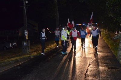 Koszarawa. Komendant Karpackiego OSG przekazuje pałeczkę sztafetową Komendantowi Śląskiego OSG (Śląski OSG, 28.09.2018 g. 23.00)