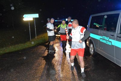 Między Janowem Podlaskim a Bohukałami. Pałeczka sztafetowa po raz 48 przechodzi z rąk do rąk. (Nadbużański OSG 24.09.2018 ok. g. 1.30)
