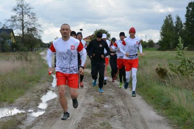 Zastępca Komendanta NOSG płk SG Tomasz Zybiński prowadzi uczestników odcinka honorowego. (Nadbużański OSG, 24.09.2018 ok. g. 12.00)