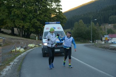Czarna Góra. Swój bieg zaczyna st. chor. SG Rafał Szymczyk. Od tej chwili praktycznie samotnie pokona 50 kilometrów. (Nadodrzański OSG, 30.09.2018 g. 19.00)