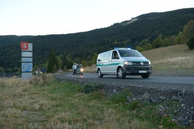Czarna Góra. Powoli zapada zmierzch. st. chor. SG Rafał Szymczyk większość swojego odcinka pokona w nocy. (Nadodrzański OSG, 30.09.2018 ok. g. 19.00)