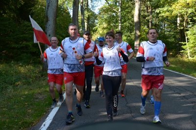 Droga Stu Zakrętów. Można odnieść wrażanie, że za każdym zakrętem ktoś nowy się do nas przyłącza. (Nadodrzański OSG, 1.10.2018 ok. g. 9.40)