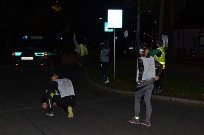 Darłowo. Pałeczka przekazana. Można poprawić poluzowane sznurówki. (Morski OSG, 6.10.2018 ok. g. 3.10)