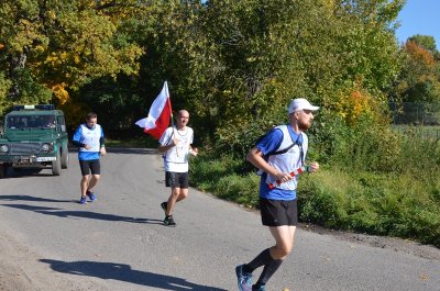 Siecie. Nowa ekipa z nowymi siłami przejęła sztafetę i biegnie w stronę Łeby. (Morski OSG, 6.10.2018 ok. g. 11.45)