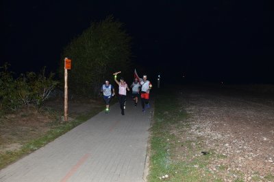 Chałupy. Biegniemy przez Mierzeję Helską. (Morski OSG, 6.10.2018 ok. g. 23.50)