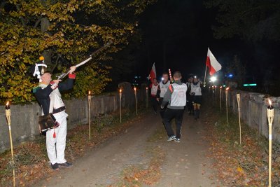 Szczurkowo. Na cześć Niepodległej! Salwą!.. (Warmińsko-Mazurski OSG, 8.10.2018. ok. g. 21.50)
