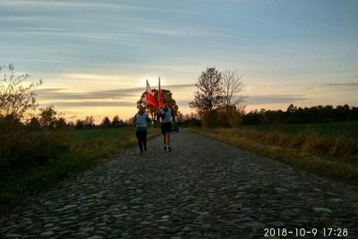 Stary Żabin. Po raz ostatni w czasie naszego biegu żegnamy słońce. Jutro już meta. (Warmińsko-Mazurski OSG, 9.10.2018 ok. g. 17.30)