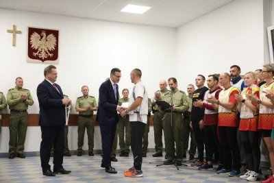 Spotkanie uczestników Biegu „Wokół Niepodległej” z Premierem. 
