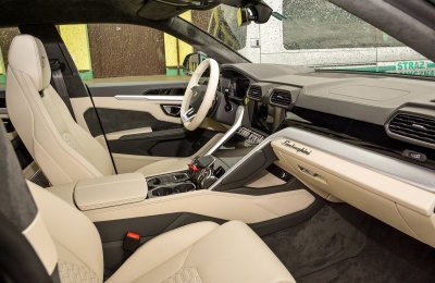 wnętrze zabezpieczonego Lamborgini Urusa 