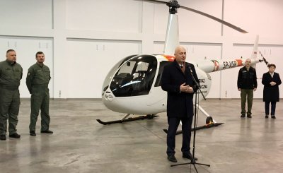 Minister Spraw Wewnętrznych i Administracji Joachim Brudziński na uroczystości przekazania śmigłowca SG 