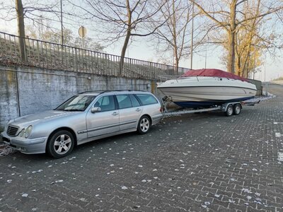 Łódź motorowa, która wróci do właściciela 