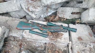 Wykorzystywana przez grupę broń palna domowej roboty 