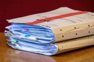 Akta śledztwa w sprawie nielegalnego obrotu bronią 
