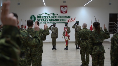 Ślubowanie nowo przyjętych funkcjonariuszy z Bieszczadzkiego OSG 