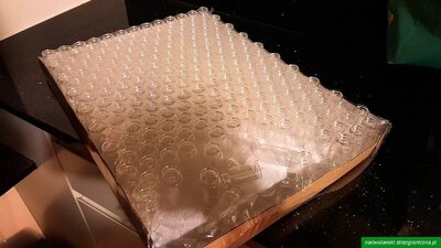 Zabezpieczone fiolki do produkcji sterydów 