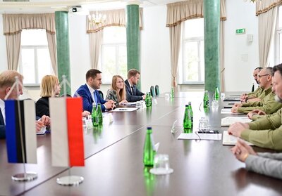 Komendant Główny SG gen. dyw. SG T. Praga na spotkaniu z przedstawicielami Estonii 