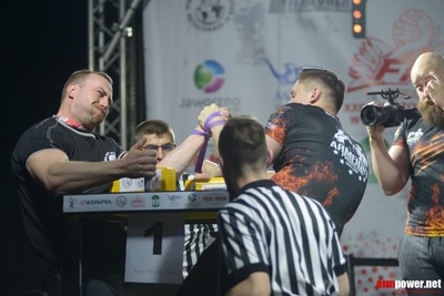 XXII Mistrzostwa Polski w Armwrestlingu - zawodnicy podczas walki. XXII Mistrzostwa Polski w Armwrestlingu - zawodnicy podczas walki.