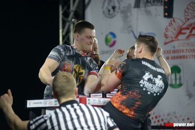 XXII Mistrzostwa Polski w Armwrestlingu - zawodnicy podczas walki. XXII Mistrzostwa Polski w Armwrestlingu - zawodnicy podczas walki.