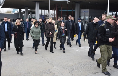 Marszałek Witek z przewodniczącymi parlamentów europejskich na granicy polsko-ukraińskiej 